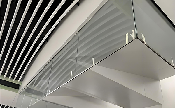 西峰玻璃挡烟垂壁