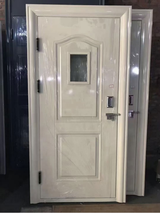 西峰学校教室门