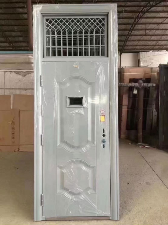 西峰学校教室门