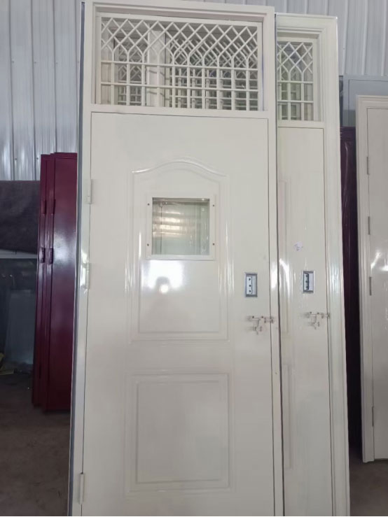 西峰学校教室门 西峰学校教室门