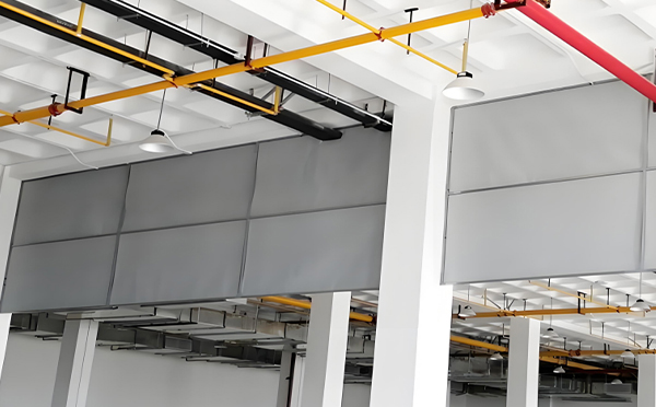 商场防烟分区常闭节点：西峰挡烟垂壁高度与控制器接线图解