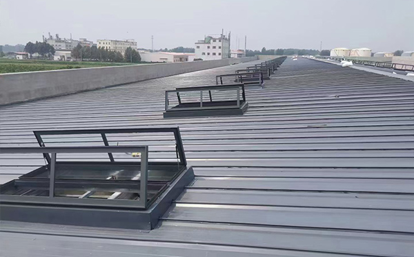 某中学室内体育馆西峰排烟窗改造项目