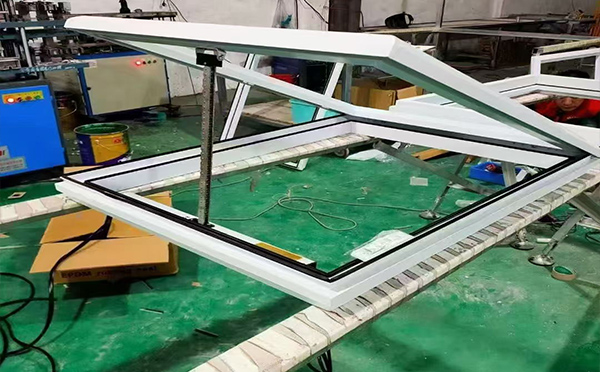 某地下车库出入口西峰排烟窗配置工程