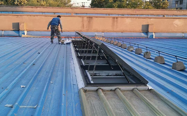 某区域性物流仓储中心西峰排烟窗系统安装项目