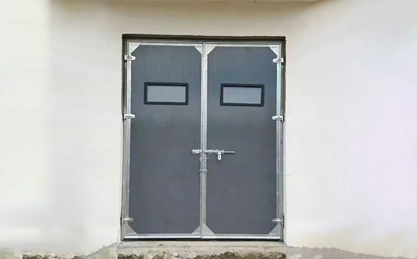 西峰工业门在高温作业区域的运行表现